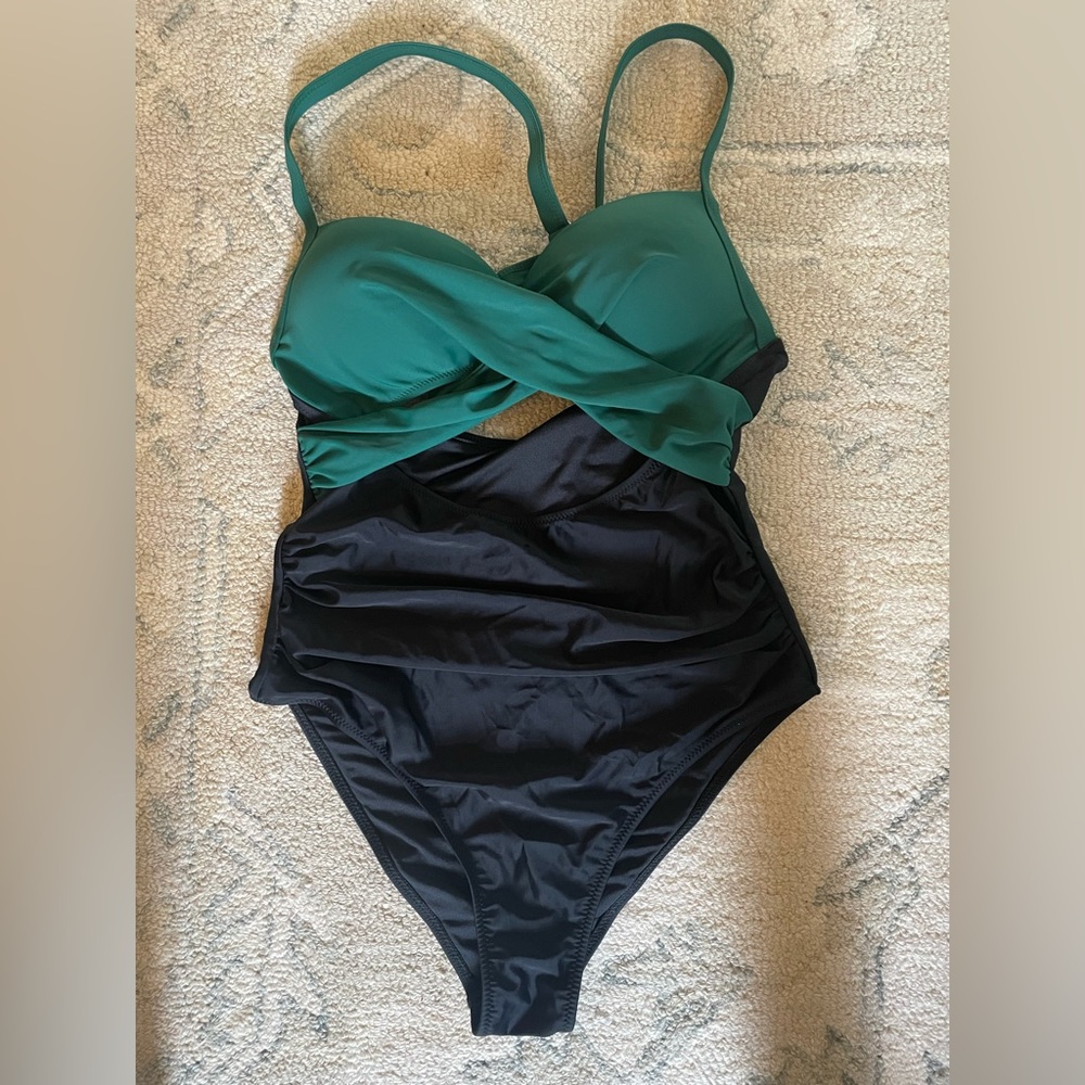 Women’s Size Medium Swimsuit
036